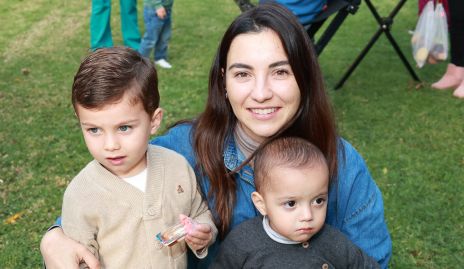  Yusa de la Rosa con Julián y Alonso Palos.