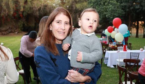  Mónica Hernández con su nieto José Manuel.