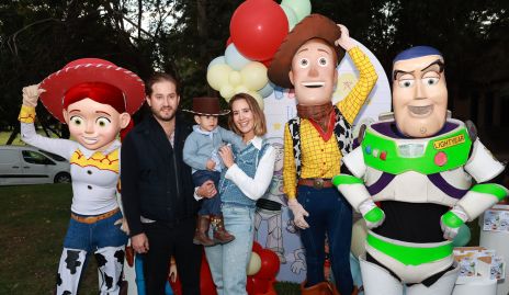  Pablo Torres, Pablo Torres y Lucía Martín Alba con Jessie, Woody y Buzz.