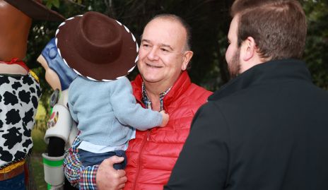  Felipe Martín Alba con su nieto Pablo.