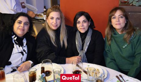  Gabriela Altamirano, Vero Aguirre, Yolanda Altamirano y Claudia Altamirano.