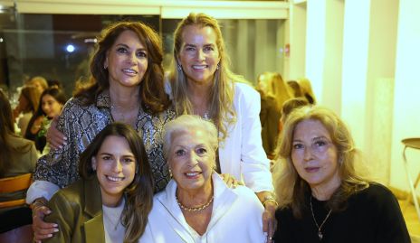  Raquel Altamirano, Patricia del Bosque, Paulina Aguirre, Olga María de Aguirre y Elsa Castro.
