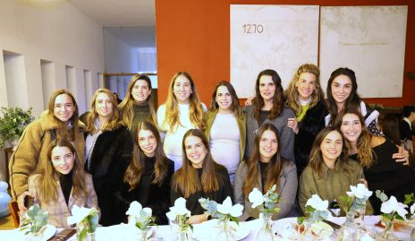  Paulina Aguirre con sus amigas.