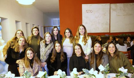  Paulina Aguirre con sus amigas.