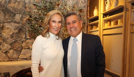  Los padrinos Claudia Quiroz y Galo Galván.