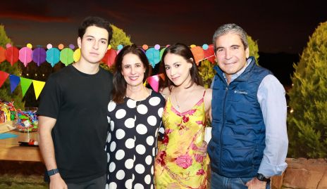  Martín de la Rosa, Ana Paula Gutiérrez, Paula de la Rosa y Martín de la Rosa.