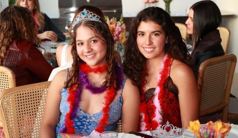  Ana Isa Andrade e Isabela Halgara.