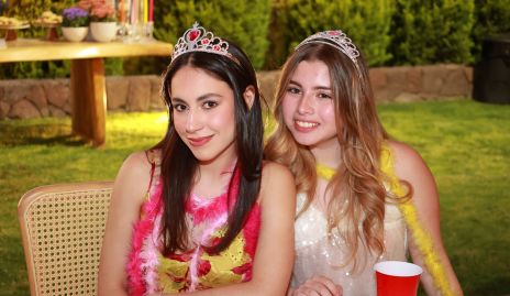  Paula de la Rosa y Dana Heinze.