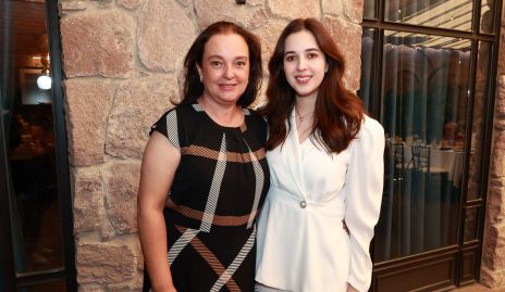  Ana Luisa Argüelles con su hija Renata Castillo.