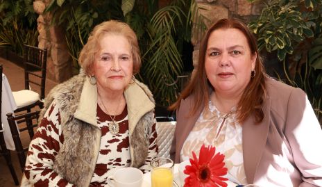  Evelia Azuara y Amalia Agüelles.