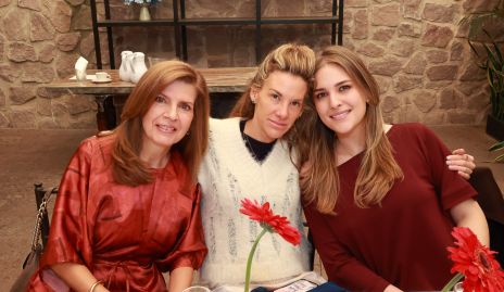  Ana Lucía Díaz, Benilde Hernández y Paulina Castillo.