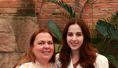  Amalia Argüelles y Renata Castillo.