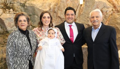  Rosita Álvarez, Ana Sofía Ascanio, Raymundo Blanco y Manuel Rodríguez con Luciana.