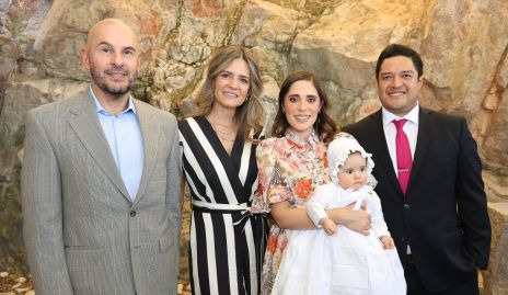  Mauricio Reyes, Rosy Rodríguez, Ana Sofía Ascanio y Raymundo Blanco con Luciana.