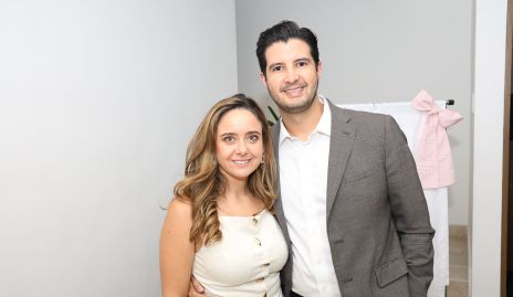  Ana Gabriela Díaz Infante y José Ramón Benavente, padrinos de Luciana.