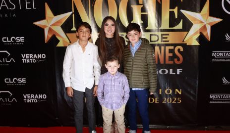  Paola Valadés con Santiago, Sebastián y Patricio Castro .