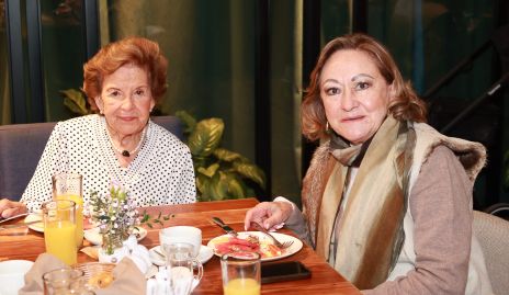  Carmen Velázquez y Bertha Velázquez.