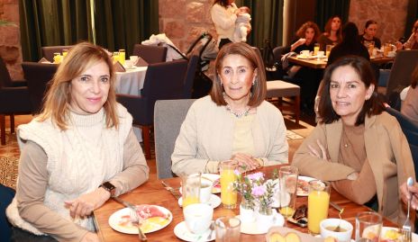  Rosy Díaz Infante, Regina Boesterli y Ángeles Gutiérrez.