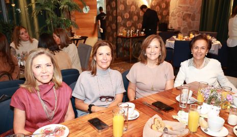  Elizabeth Baez, Martha Muñiz, Armida César y Tere González.