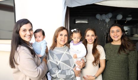  Bárbara Paredes, Santiago García, Claudia González, Francesca Delgado, Fernanda Paredes y Begoña Paredes.