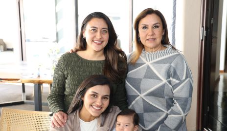  Begoña Paredes, Claudia González, Bárbara Paredes y Santiago García.