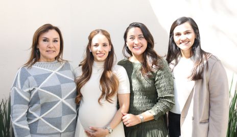  Claudia González, Fernanda Paredes, Begoña Paredes y Bárbara Paredes.