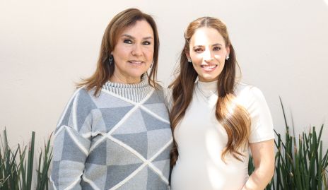  Claudia González y Fernanda Paredes.