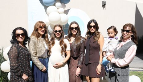  Adriana Espinosa, Patricia Espinosa, Fernanda Paredes, Patty De Antuñano, Mayteé De Antuñano, Francesca Delgado y Pituca Espinosa.