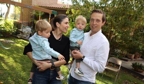   Ingrid Nito y Juan Carlos González con sus hijos Bruno y Franco.