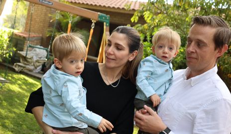  Ingrid Nito y Juan Carlos González con sus hijos Bruno y Franco.