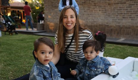  Melisa Compean y sus hijos Mariano y Roberto Berrones.