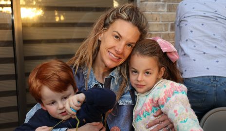  Benilde Hernández con sus hijos Íñigo y Benilde Ruiz.