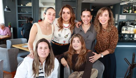  Ximena Castillo, Fer Castillo, Paloma González, Michelle Mendoza, Isa López y Silvana Zendejas.