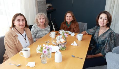  Claudia Guillén, Rita Llamazares, Mónica Guillén y María Elena Torre.