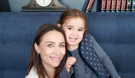  Mariana López y su sobrina Paloma Carrillo.