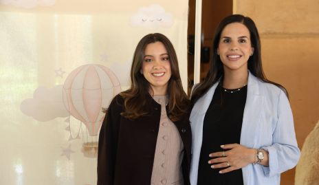  Estefany García y Marcela Schekaibán.