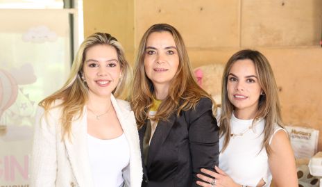  Estefanía Sánchez, Fernanda Lozano y Arlette Robles.