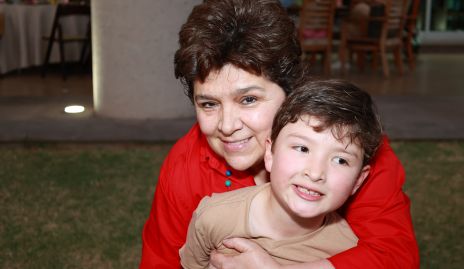  Claudia Robles y su nieto Federico Mendizábal.