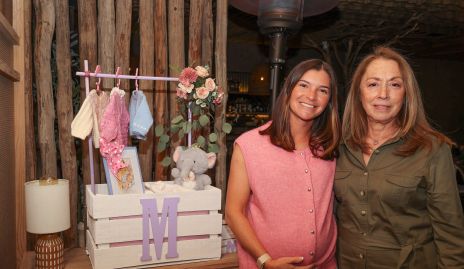  Marcela Zacarías con su suegra Guillermina de Zarzosa.