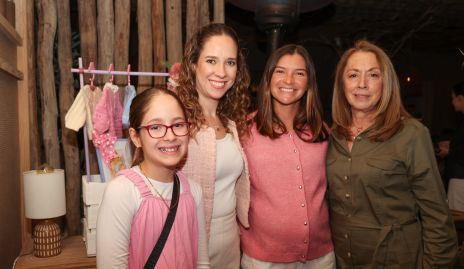  Sofia Zarzosa, Sofía Siller, Marcela Zacarías y Guillermina de Zarzosa.