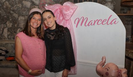  Marcela Valle con sus hijas Marcela y María José Zacarías.