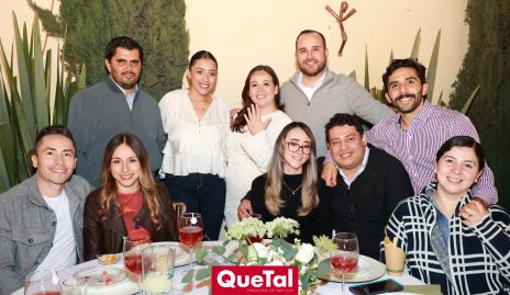  Andrea Barbosa y Pablo Acosta con sus amigos.