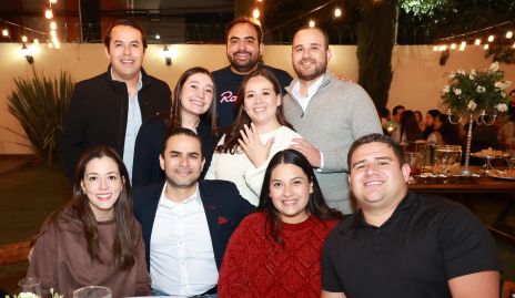 Andrea Barbosa y Pablo Acosta con sus amigos.