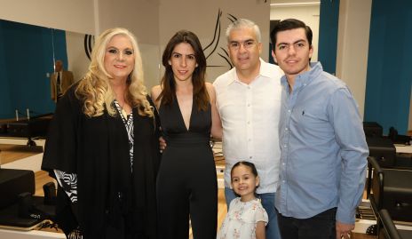  Maru Vilet, Maru González, Germán González, Frank Carlos González y Ale González.