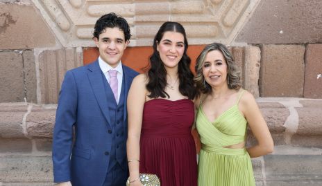  Hugo Segarra, Natalia Gómez y Sofía Valle.