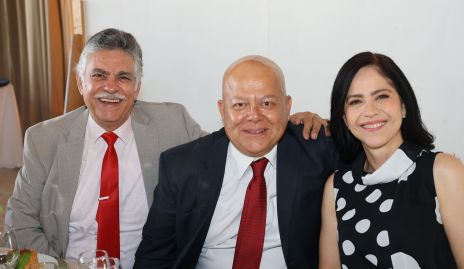  Jesús Gaviño, Jorge Aguilar y Pilar de Aguilar.