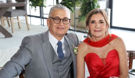  Ramón Zacarías y Marcela Valle, papás de la novia.