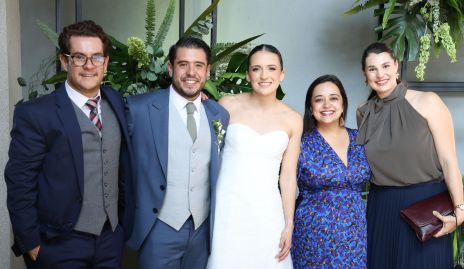  Mauricio Martínez y Marijó Zacarías con sus amigos.