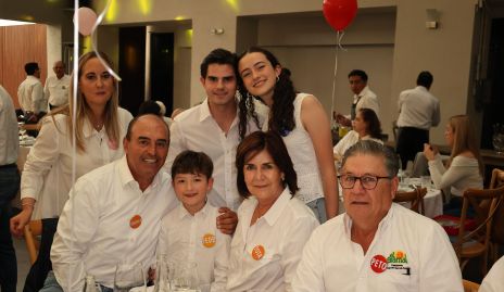  Ximena, Calolo, Fede, Gustavo, Coco, Montse y Peto.