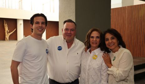  Diego Mendizábal, Héctor Mendizábal, Miriam González y Rebeca Córdova.